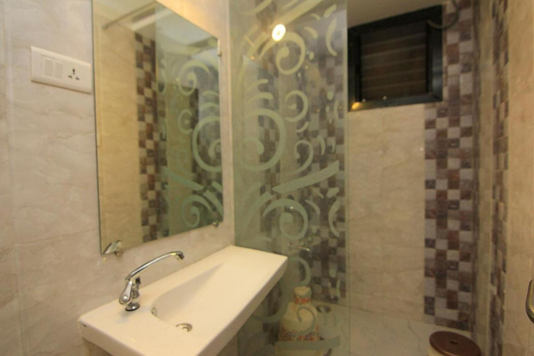 Bathroom 4, SAIBABA INTERNATIONAL SUPREME HOTEL, Ahmadnagar