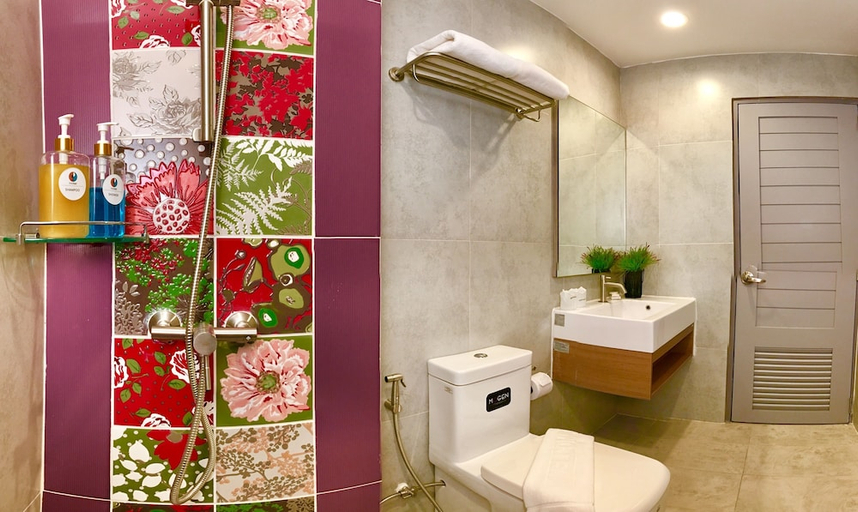Bathroom 3, The Pat Hotel, Pattaya