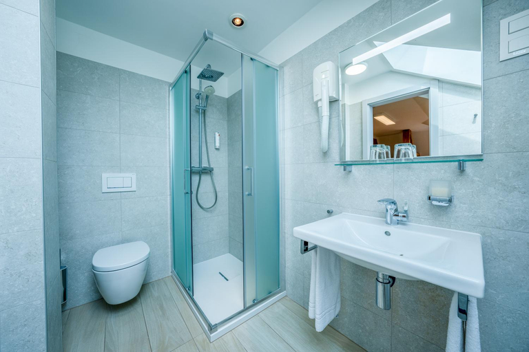 Bathroom 2, Penzion Jesensky, Poprad