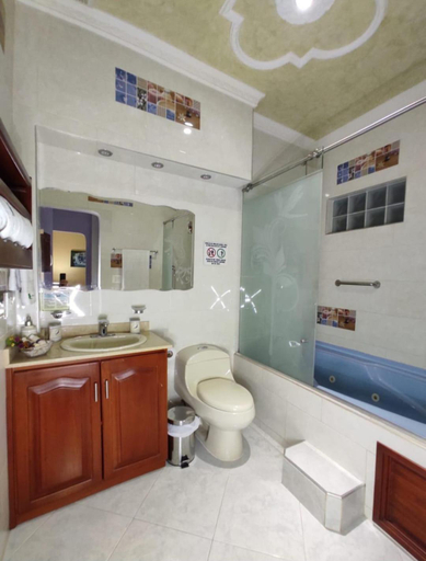 Bathroom 2, The Clover Home, Palmira