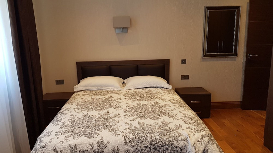Bedroom 2, OYO The Kilburn Arms, London