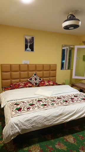 Bedroom 2, Al Hayat Guest House, Anantnag