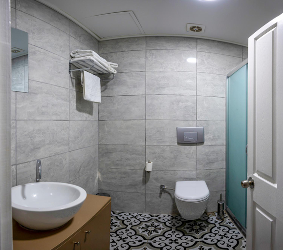 Bathroom 5, Cirrus Suites, Beyoğlu