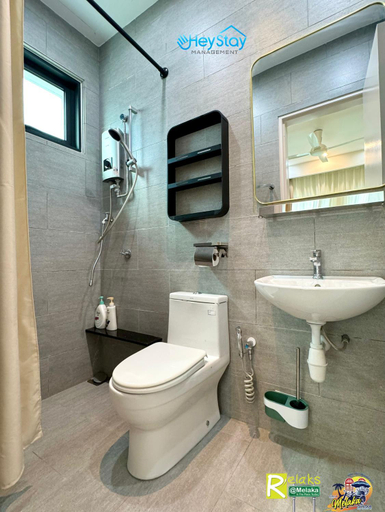 Bathroom 3, OngKimWee Residence by HeyStay Management, Malacca City
