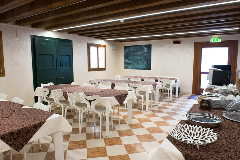 Others 5, Domus Clugiae, Venezia