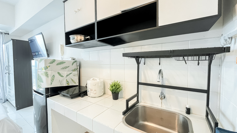 Others 2, Modern Basic Studio at Tokyo Riverside PIK 2 Apartment By Travelio, Tangerang