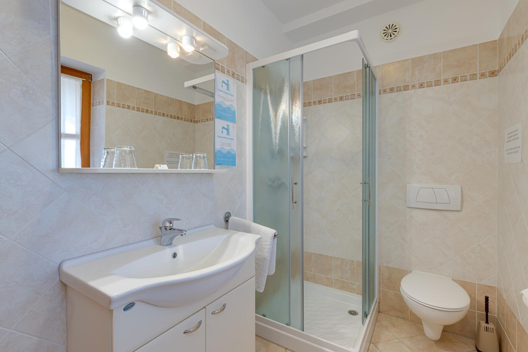 Bathroom 2, Tourist Farm Tonin - Apartments - Happy Rentals, Koper