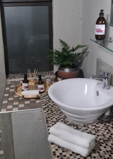 Bathroom 3, La Dolce Vita, Mopani