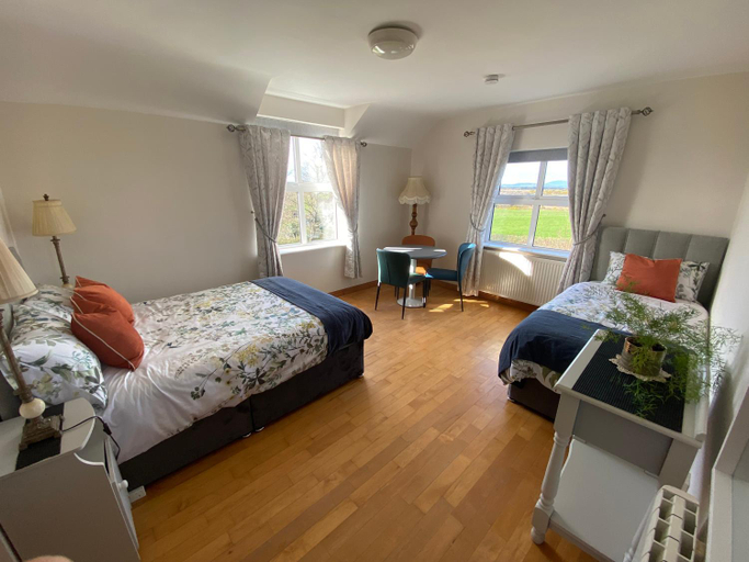Others 5, Lough Carra House - Room only with Kitchenette