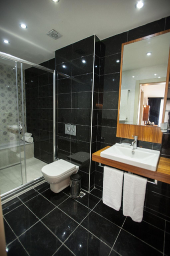Bathroom 4, Lapis Inn Hotel & Spa (Ex. Ambassador Hotel), Fatih