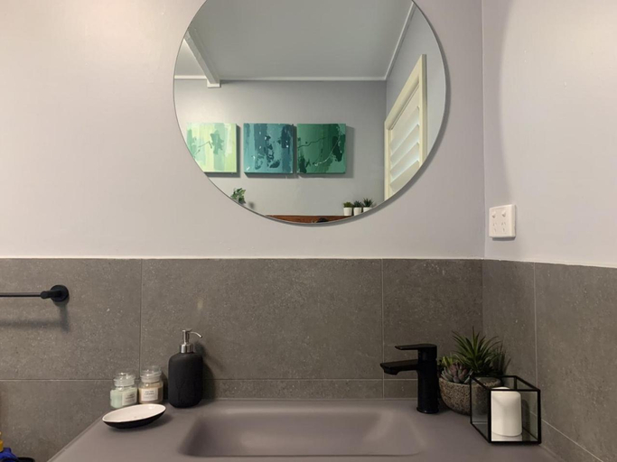 Others 5, Quite, quaint & private guesthouse, sleeps 6, Melbourne