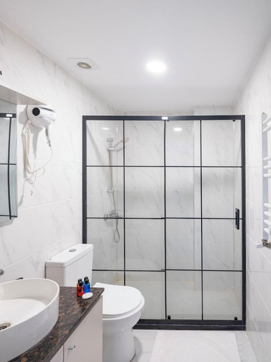 Bathroom 5, The Rent Tent Suite 23, Beyoğlu