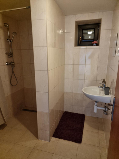 Bathroom 3, Chata Pod Velkou Racou, Cadca