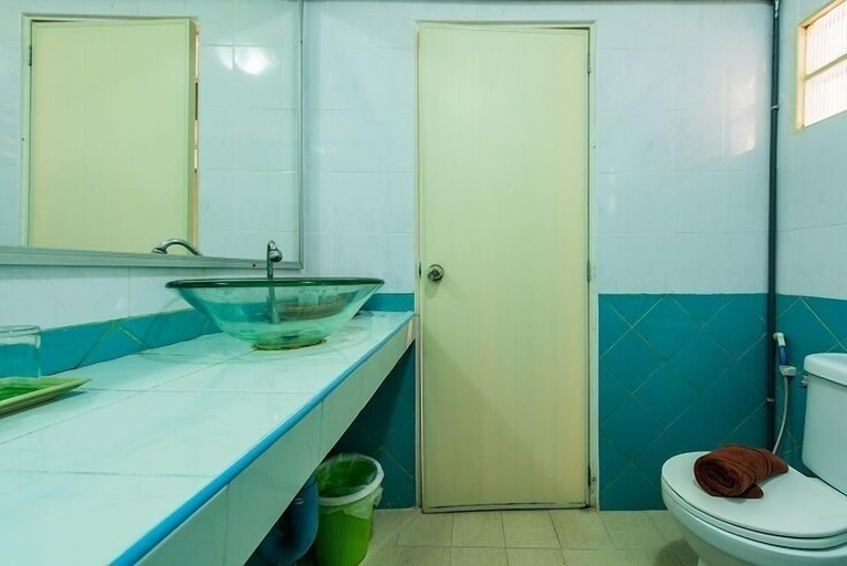 Bathroom 3, Baan Karon Hill Phuket Resort, Phuket Island