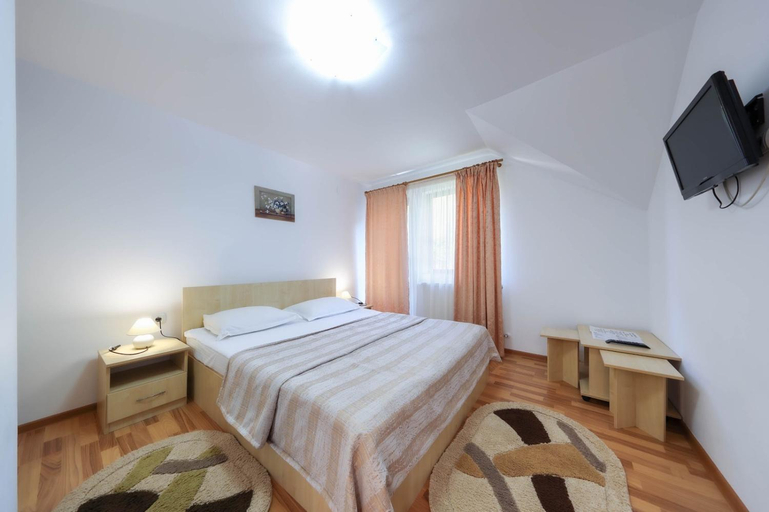 Others 5, Casa Dintre Vai, Bran