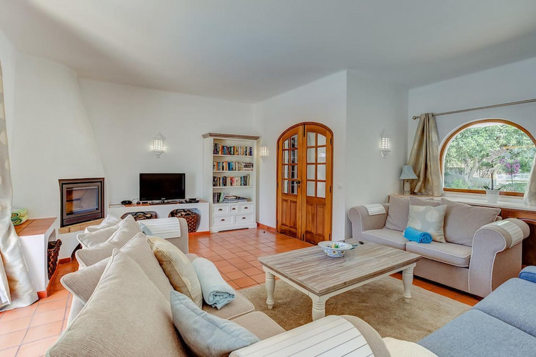 Shared lounge/TV area 5, Sequana - Fabulous spacious villa, Lagoa