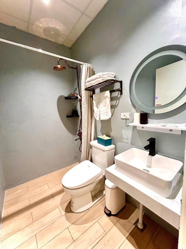 Bathroom 3, Mansion 122, Chiayi City