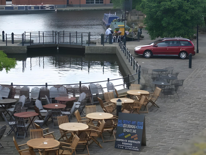 Food & Drinks 5, Houseboat Hotels, Sheffield