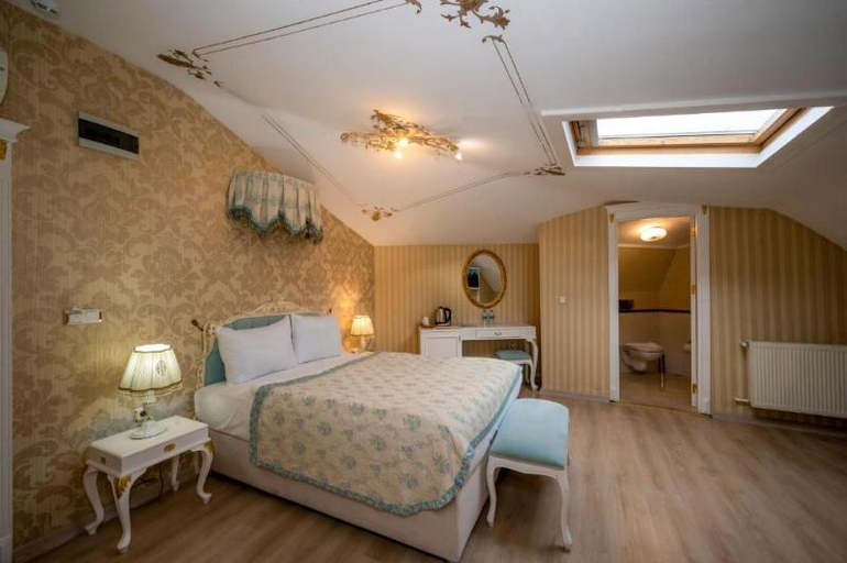 Others 5, Villa Paradiso, Fatih