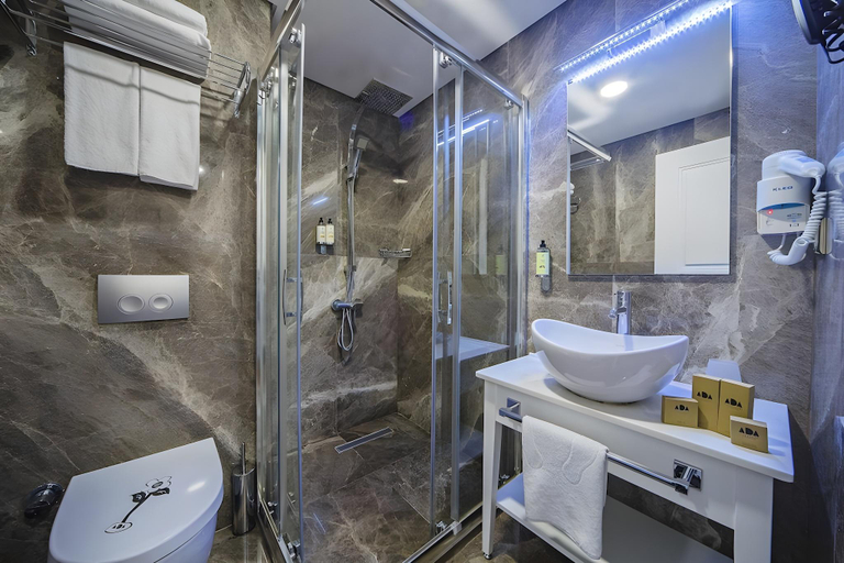 Bathroom 4, Ada Karakoy Hotel, Beyoğlu