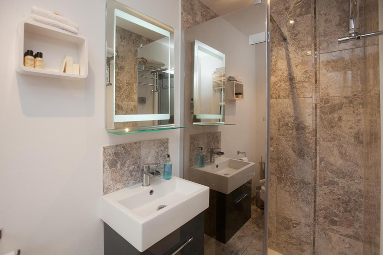Bathroom 4, The Old House Guest House, Wiltshire