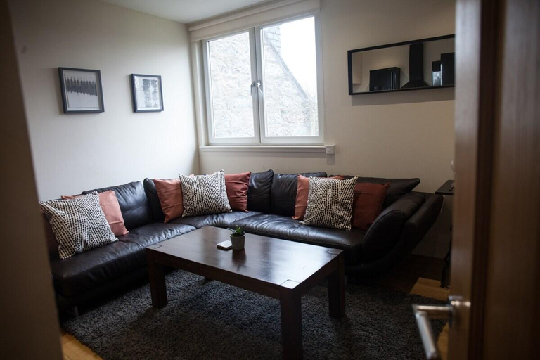 Others 5, Apartment E, Aberdeen