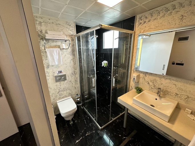 Bathroom 2, Tempo Suites Airport, Bakırköy