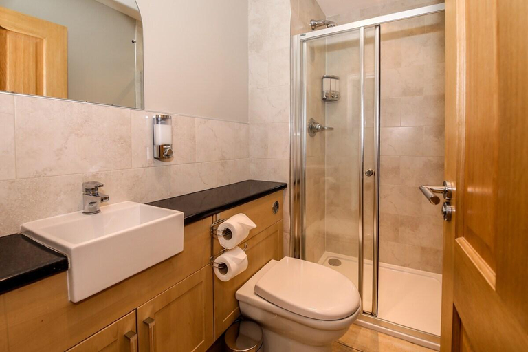 Bathroom, Apartment F, Aberdeen