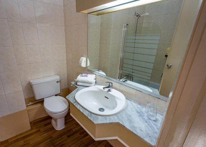 Bathroom 5, Topaz Hotel, Saint Paul's Bay