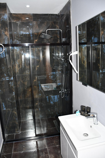 Bathroom 4, HMZ konaklama çekmeköy, Sancaktepe