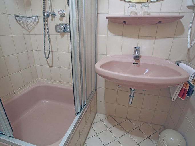 Bathroom, Flat in Schmallenberg with garden, Hochsauerlandkreis