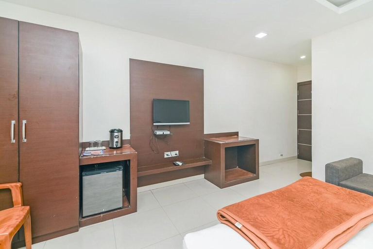 Others 4, Hotel Maheshwari Avenue, Ujjain
