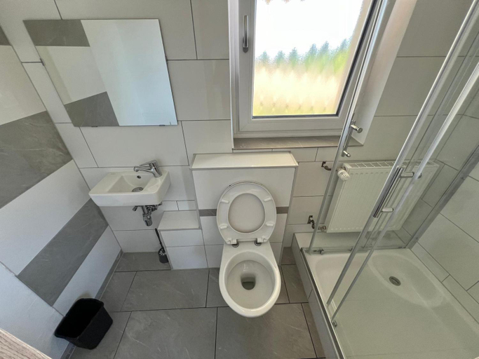 Bathroom 5, Pensionszimmer mit Gemeinschaftskuche, Vogelsbergkreis
