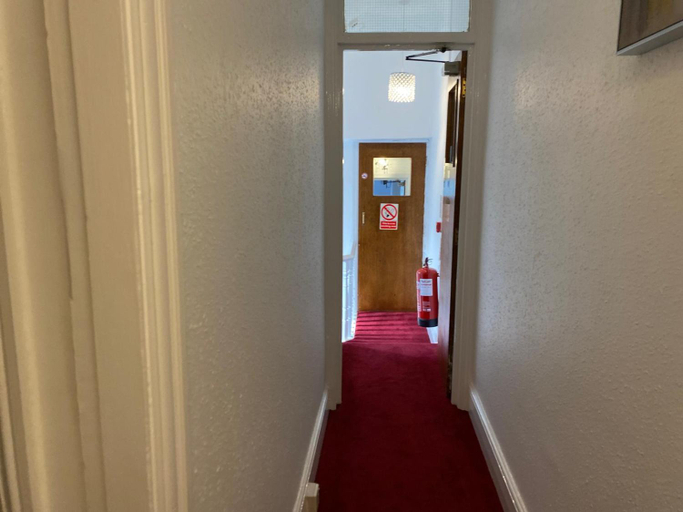 Others 5, Villa Guest House, Bridgend