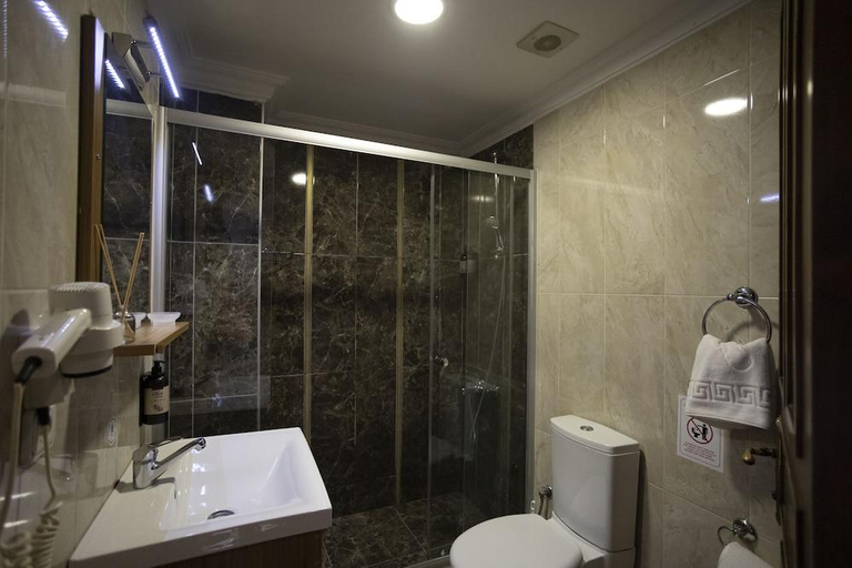 Bathroom 3, Tashkonak Studio Suites, Fatih