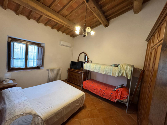 Others 2, Azzurre BeB, Arezzo
