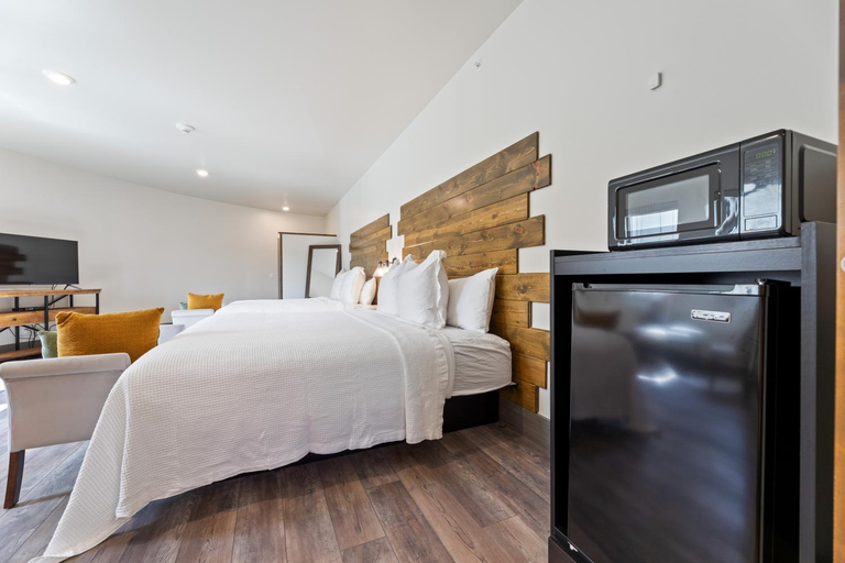 Others 4, Penny's Landing Guestrooms, Pottawattamie