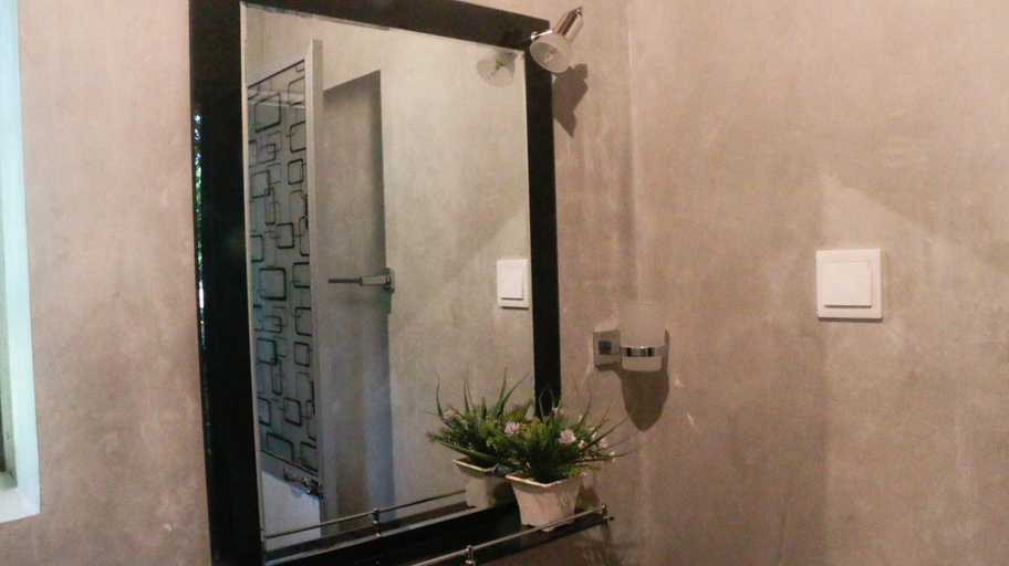 Bathroom 2, Birds Bliss Cabana, Akmeemana