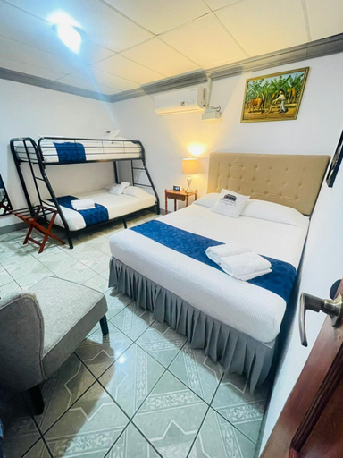 Bedroom 4, Hostal Clary, León
