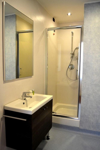Bathroom 4, Italia 30, Milano