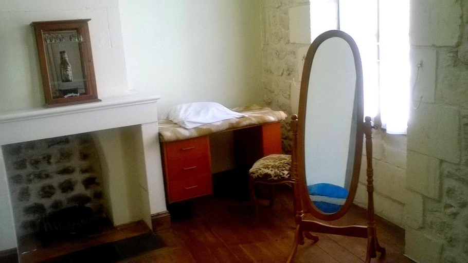 Others 4, La Maison de l'Aubepin, Charente-Maritime