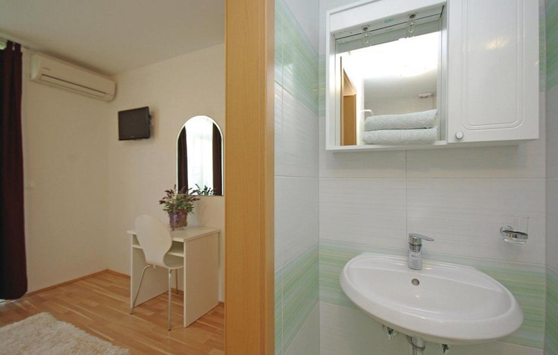 Bathroom 3, Apartments Pavlinovic, Makarska