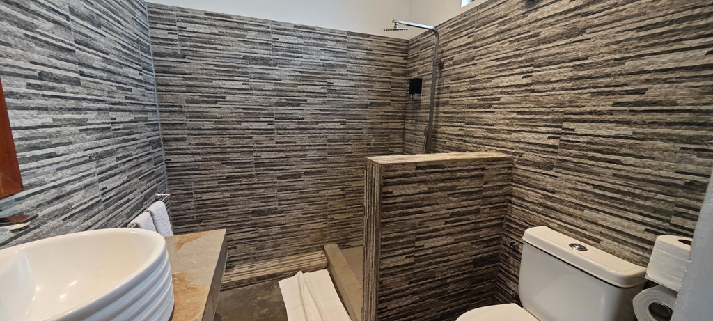 Shower 2, Villa Alizee