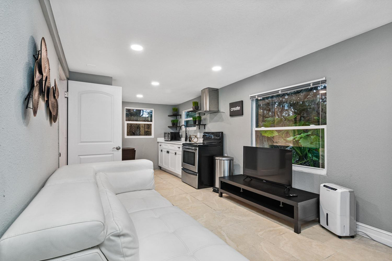Others 5, Modern House in Clearwater with access to a Shared Swimming Pool, Pinellas