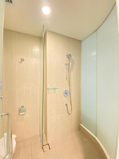 bathroom 11