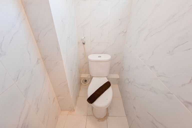 Bathroom 5, Classic Studio at Loftvilles City Apartment By Travelio, Tangerang Selatan