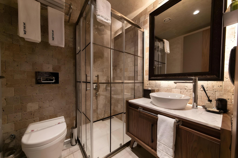 Bathroom 5, Tonight Hotel Port, Beyoğlu