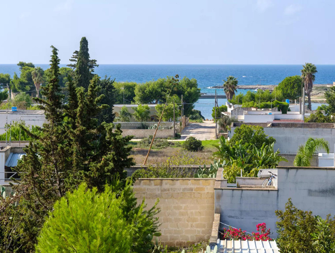4, Villa with Sea Views in Torre Squillace Relax in Style, Lecce