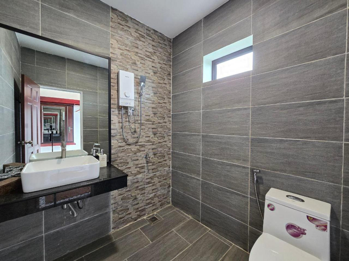 Bathroom 3, Angkearboss Villa, Kampot