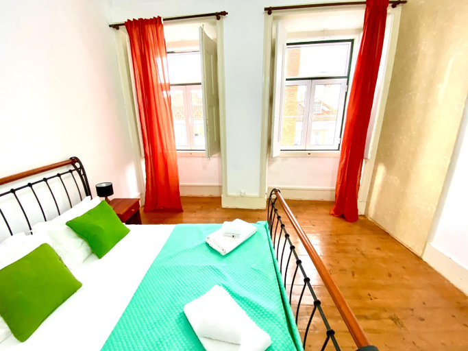 Others 5, ArtDeco Chiado 4 - Large Comfortable Double Room with shared Bathroom, Lisbon